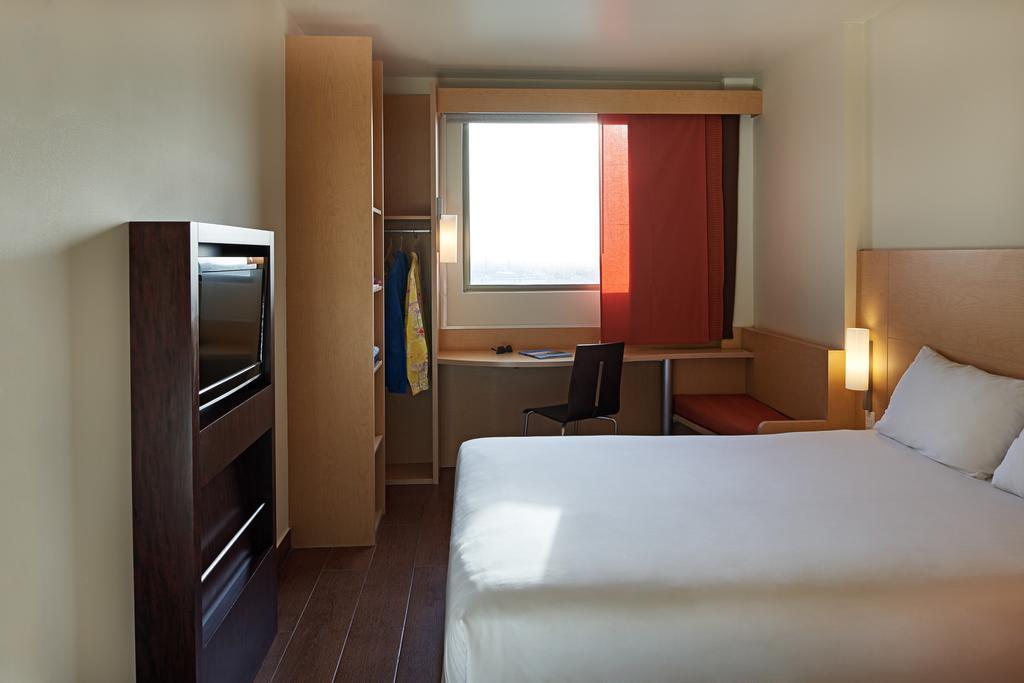 Ibis Cancun Centro Exterior photo