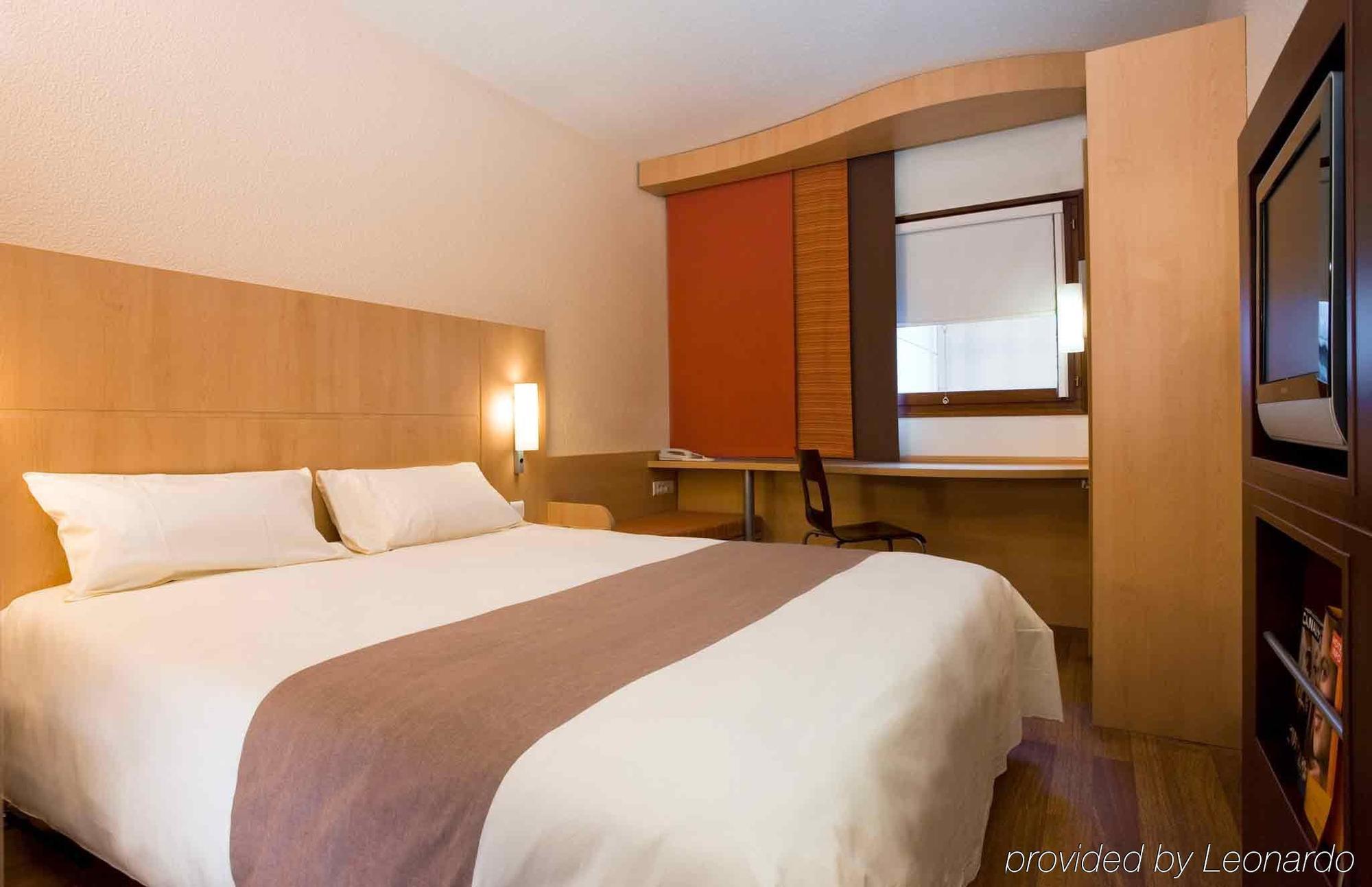 Ibis Cancun Centro Room photo